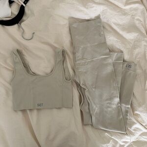 Set active off white set